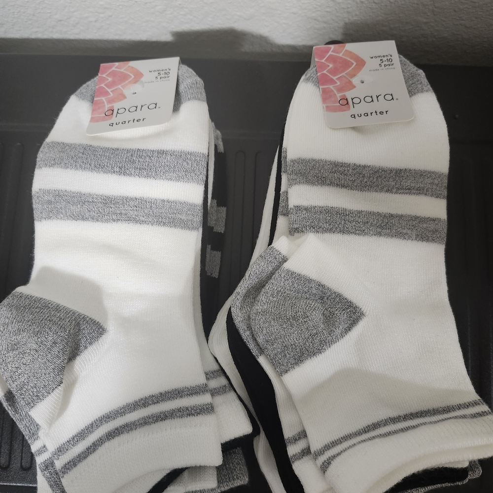 Women's Gray and White Athletic Quarter Socks 2 Packs